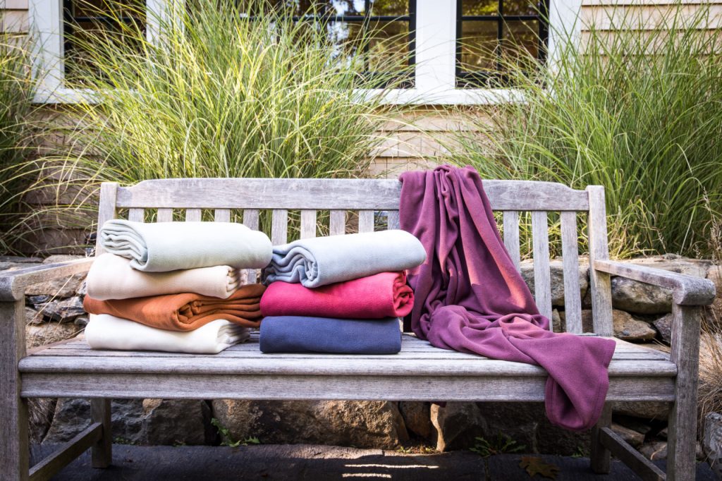 9 Best Summer Blankets – Stay Cool During Those Hot Nights (Winter 2023)
