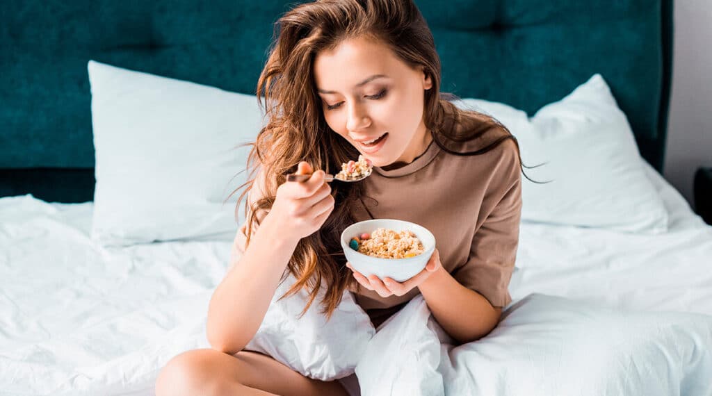 Oatmeal Before Bed – Benefits and Side Effects (Winter 2023)